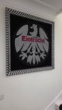 80er Eintracht Frankfurt exklusives Kristallbild aus 25.000 Kristallen (Handarbeit) – Funkelndes Statement-Design. Goldene Kristalle